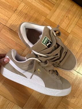 PUMA Mens Suede XL Classic Sneakers in Taupe/White US 12